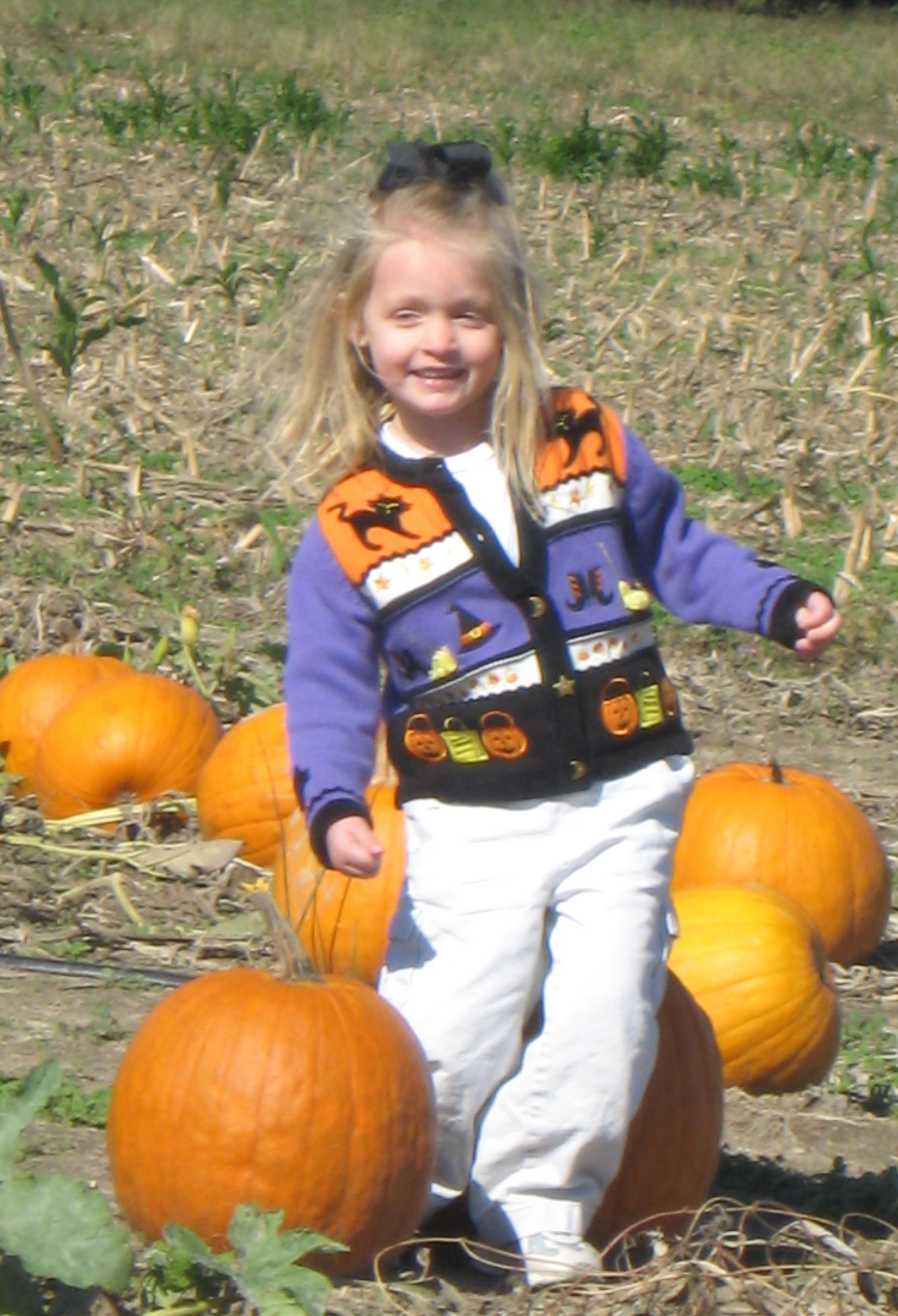 2007_10_24 Cate in Pumpkin Patch.jpg